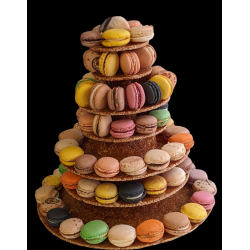 Pièce montée nougatine garnie de macarons