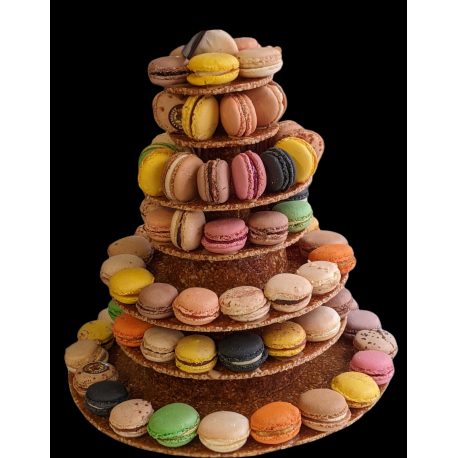 Pièce montée nougatine garnie de macarons Pièce montée nougatine garnie de macarons