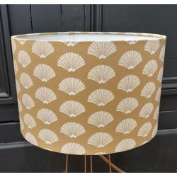 Abat- jour tissu coquilles blanches fond beige