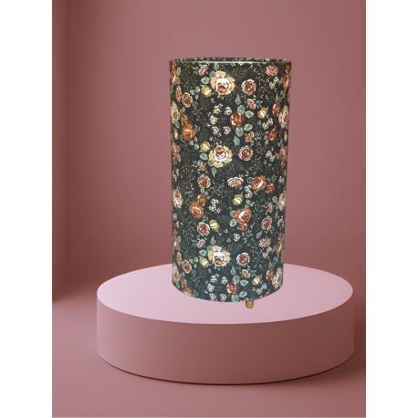 Lampe fleurs et fond noir