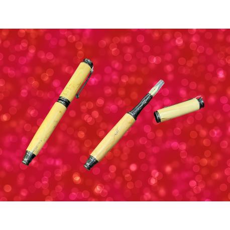 Stylo plume en bois